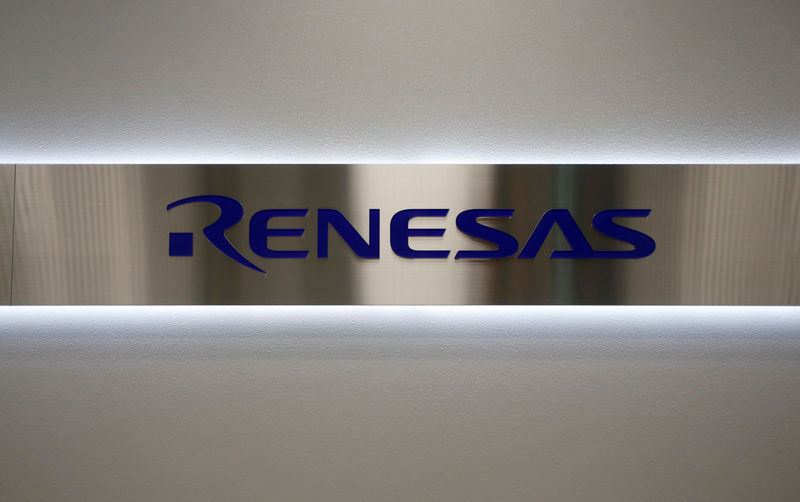 © Reuters. Renesas Electronics Corp's logo is seen at the company's headquarters in Tokyo