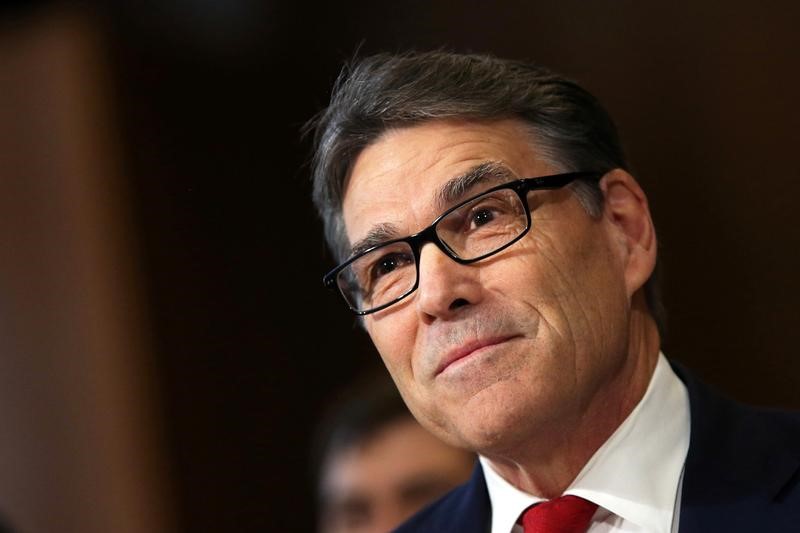 © Reuters. FILE PHOTO --  Former Texas Governor Rick Perry testifies before a Senate Energy and Natural Resources Committee hearing on his nomination to be Energy secretary at Capitol Hill in Washington, U.S.