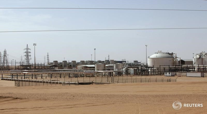 © Reuters. Вид на месторождение Шарара в Ливии