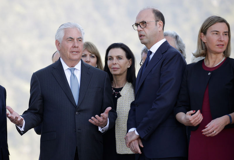 © Reuters. Ataque de EEUU en Siria da a Tillerson impulso para las conversaciones en Moscú