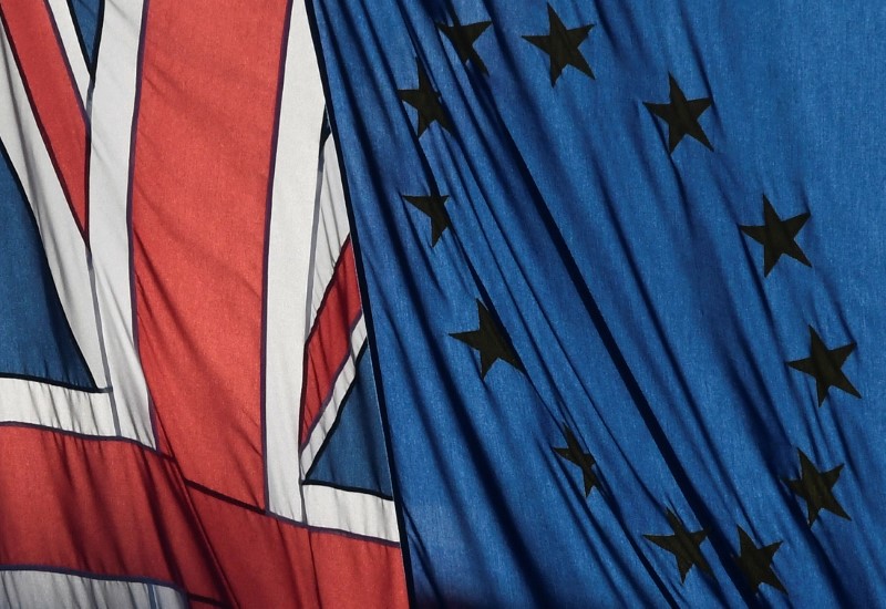 © Reuters. FILE PHOTO: A Union flag flies next to the flag of the European Union in London