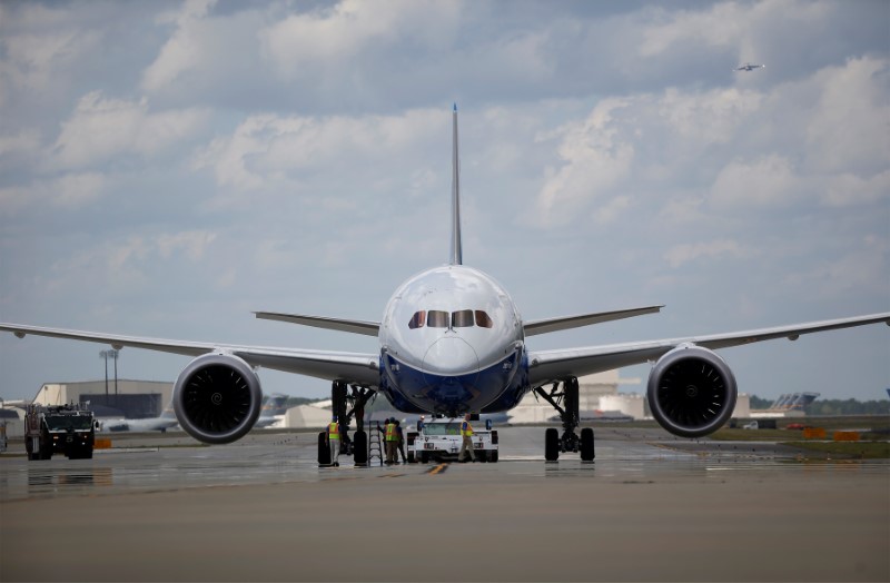 © Reuters. Workers check over the new Boeing 787-10 Dreamliner after it's first test flight at the Charleston International Airport in North Charleston