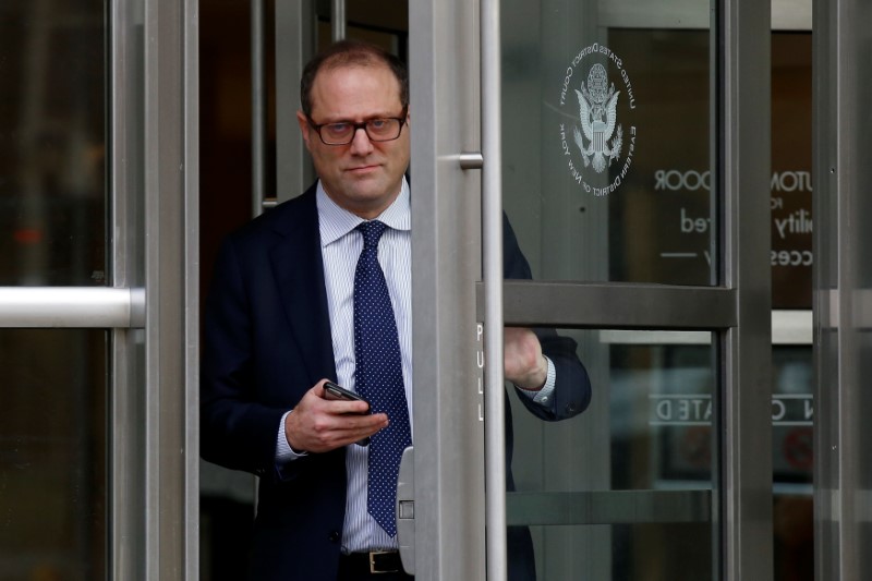 © Reuters. FILE PHOTO: Mark Nordlicht, Platinum Partners founding partner and chief investment officer, exits after a hearing at U.S. Federal Court in Brooklyn, New York