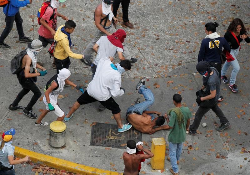© Reuters. المعارضة الفنزويلية تنظم موجة أخرى من الاحتجاجات المناهضة للحكومة
