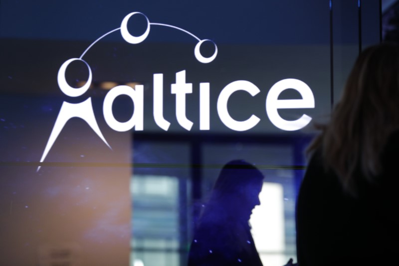 © Reuters. The logo of cable and mobile telecoms company Altice Group is seen during a news conference in Paris