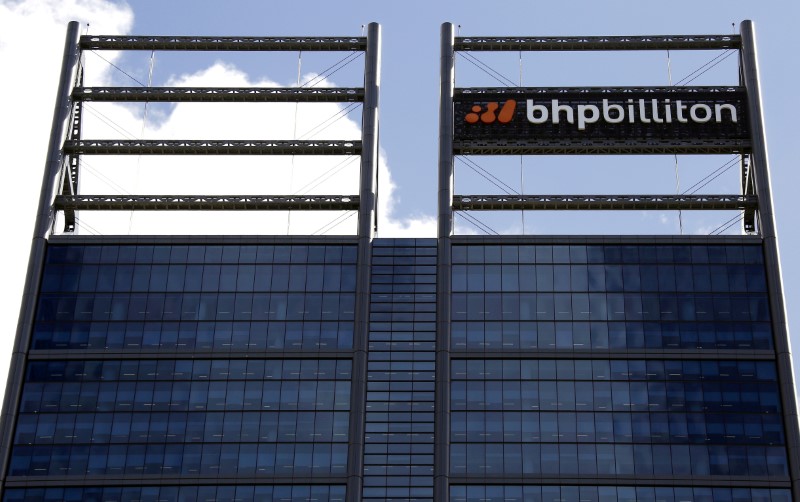 © Reuters. FILE PHOTO: FILE PHOTO -  A logo for mining company BHP Billiton adorns a sign outside the Perth Convention Centre where their annual general meeting was being held in Perth, Western Australia