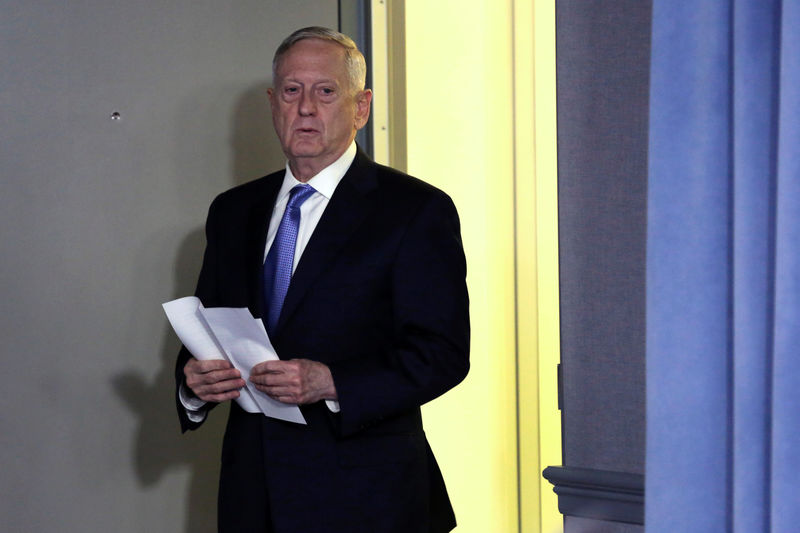 © Reuters. Mattis arrives to brief the media at the Pentagon in Washington