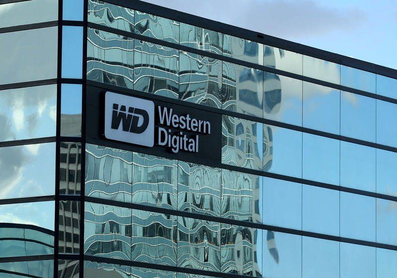 © Reuters. FILE PHOTO: A Western Digital office building is shown in Irvine, California