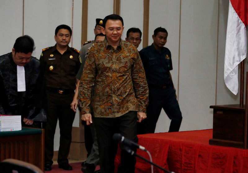 © Reuters. Jakarta's Governor Basuki Tjahaja Purnama, also known as Ahok, walks inside the courtroom as arrives for his blasphemy trial at the auditorium of the Agriculture Ministry, in Jakarta