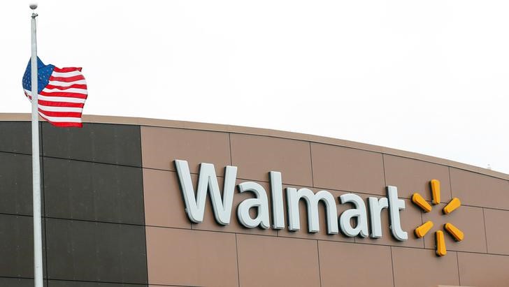 © Reuters. Walmart signage is displayed outside a company's store in Chicago