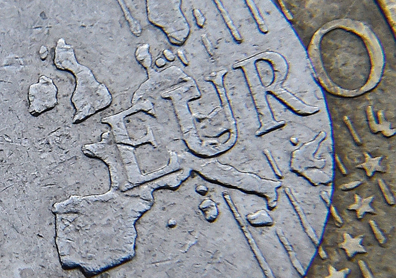 © Reuters. FILE PHOTO: Detail of a European map is seen on the face of a euro coin