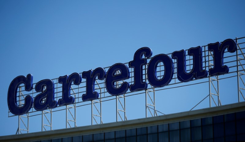 © Reuters. FILE PHOTO: Logo of France-based food retailer Carrefour is seen on roof of Tbilisi Mall in Tbilisi