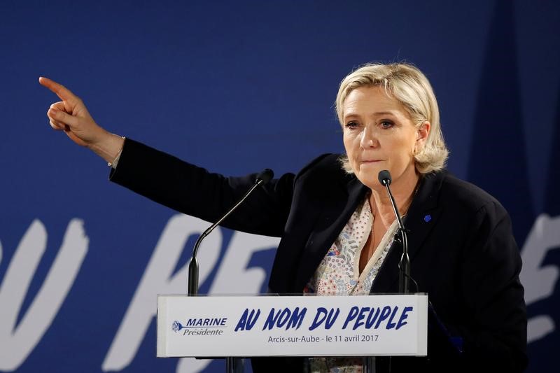 © Reuters. Daños menores en la sede central de Le Pen tras un incendio provocado