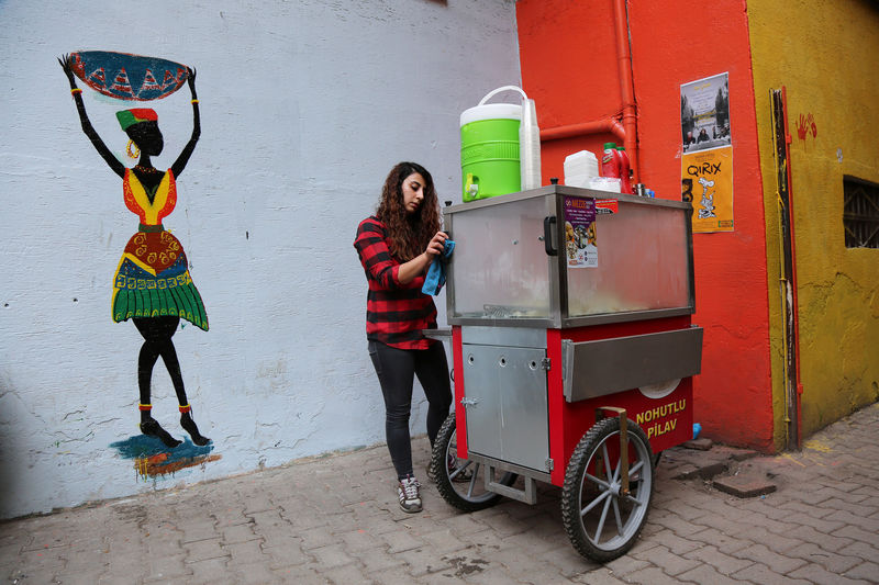 © Reuters. Former Turkish nursery school teacher cleans her chicken and rice stall in the southeastern city of  Diyarbakir