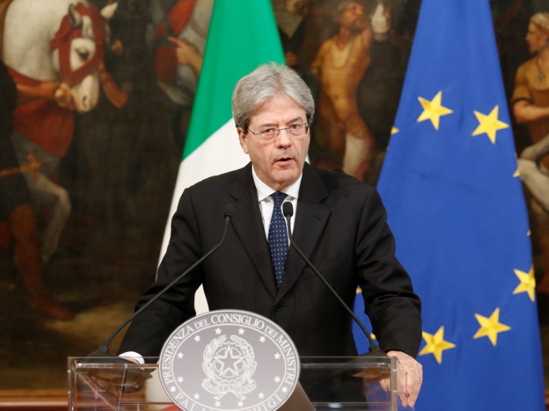 © Reuters. Italian PM Gentiloni talks to the media at Chigi Palace in Rome