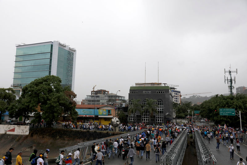 © Reuters. Nueva ola de protestas antigubernamentales en Venezuela ya suma cinco muertos