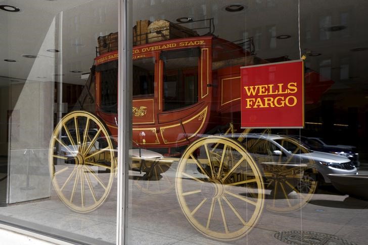 © Reuters. An 1860's era stagecoach is displayed at the Wells Fargo & Co. bank in downtown Denver
