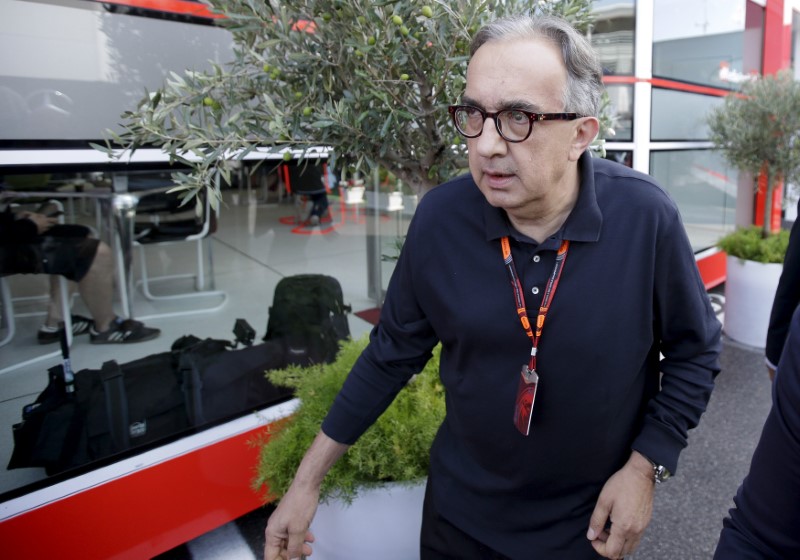 © Reuters. Fiat Chrysler CEO Marchionne arrives in the paddocks before the third free practice session for the Italian F1 Grand Prix in Monza