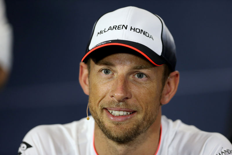 © Reuters. Button sustituirá a Fernando Alonso en el Gran Premio de Mónaco