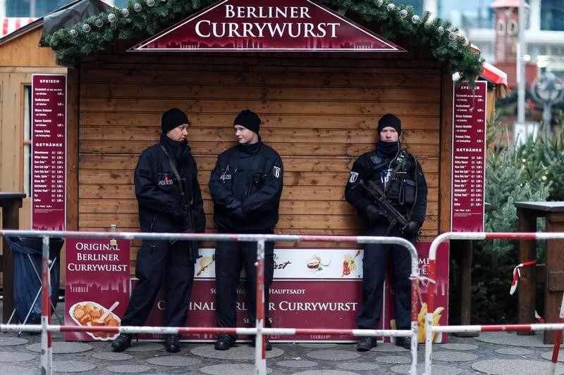 © Reuters. تقرير: منفذ هجوم عيد الميلاد في برلين تلقى أمرا مباشرا من الدولة الإسلامية