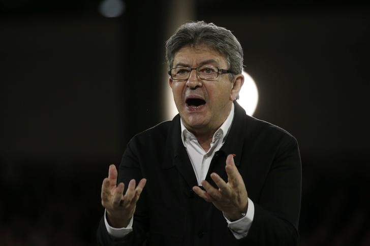 © Reuters. رجل في الأخبار-ميلينشون.. يساري متطرف معجب بكاسترو يطمح لرئاسة فرنسا