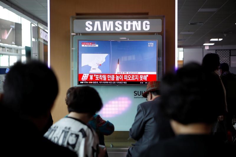 © Reuters. كوريا الجنوبية: إطلاق كوريا الشمالية صاروخا يهدد العالم كله