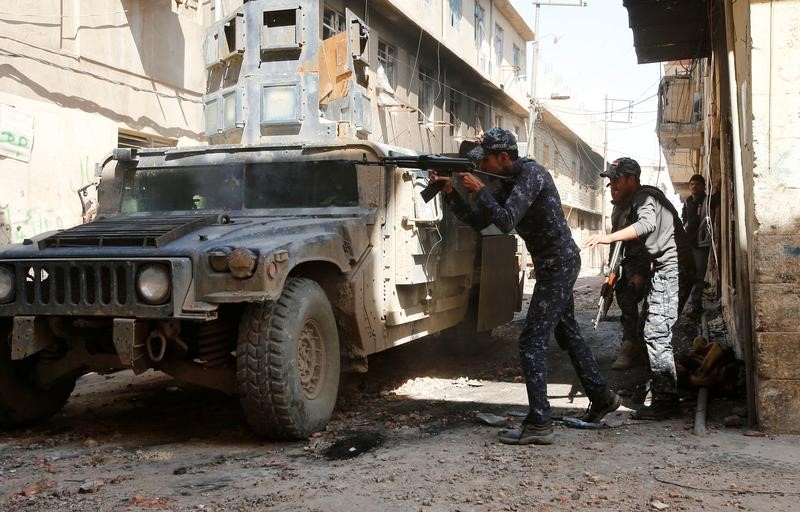 © Reuters. El ejército iraquí lanza otra ofensiva para tomar la Ciudad Vieja de Mosul