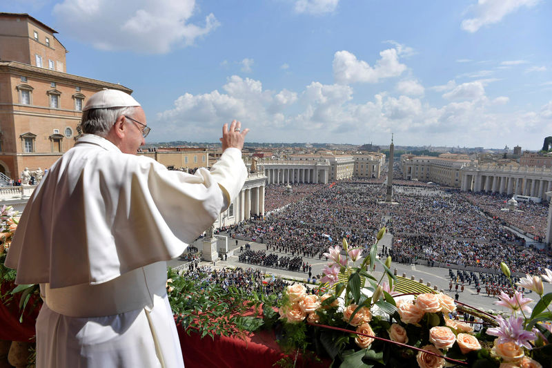 © Reuters. El papa denuncia los "regímenes opresivos" en el Domingo de Resurrección