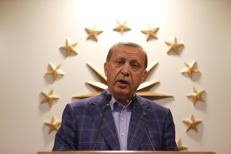 © Reuters. إردوغان يقول ربما يجري استفتاء على إعادة العمل بعقوبة الإعدام