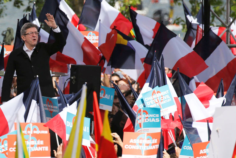 © Reuters. O candidato de esquerda à Presidência da França, Jean-Luc Mélenchon em comício político em Toulouse