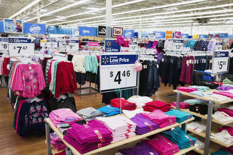 © Reuters. FILE PHOTO: Women's clothing are displayed in a Walmart store in Secaucus, New Jersey