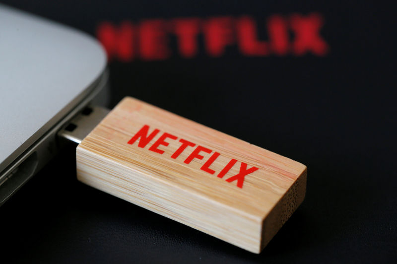 © Reuters. FILE PHOTO: An USB key with the logo of Netflix the American provider of on-demand Internet streaming media is seen in Paris