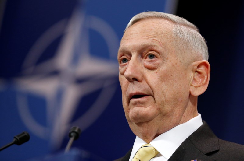 © Reuters. U.S. Defense Secretary Mattis addresses a news conference during a NATO defence ministers meeting in Brussels