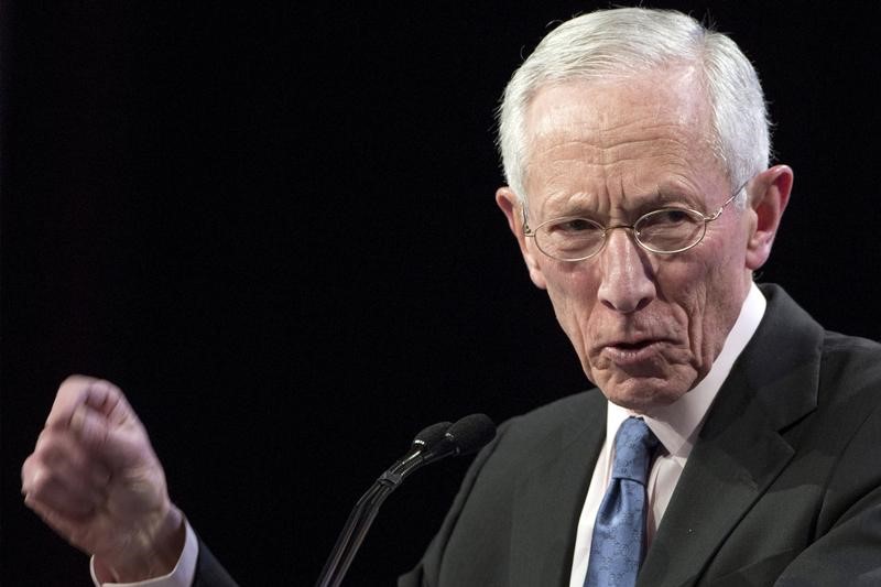 © Reuters. FILE PHOTO:U.S. Federal Reserve Vice Chair Stanley Fischer addresses The Economic Club of New York in New York