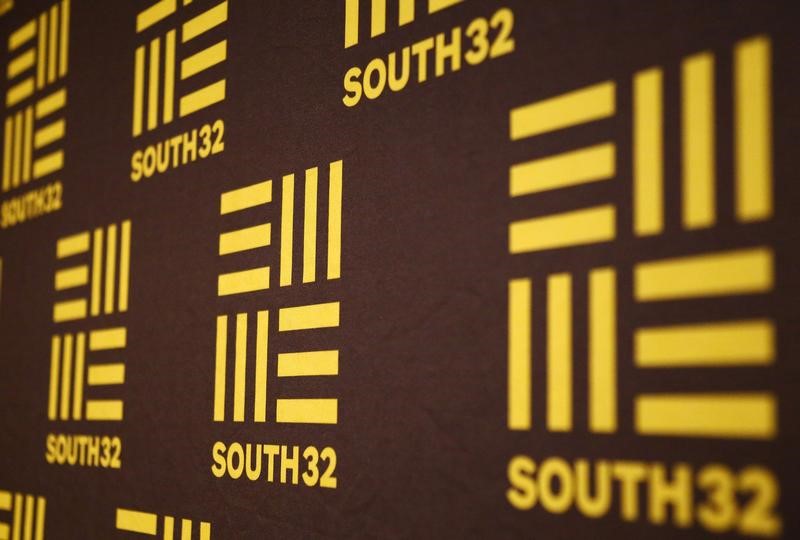© Reuters. File photo of the logo of Australian miner South32 at the venue of a media conference in Perth, Western Australia