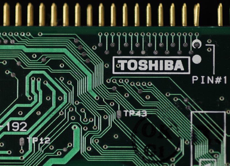 © Reuters. A logo of Toshiba is seen on a printed circuit board in this photo illustration taken in Tokyo