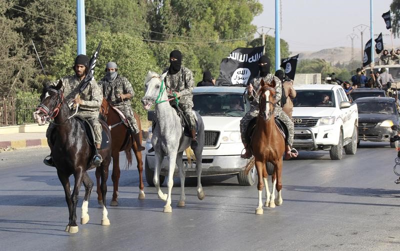 © Reuters. Estado Islámico busca una alianza con Al Qaeda