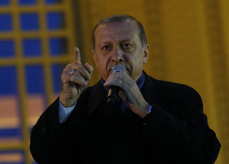 © Reuters. Observador ve riesgo de manipulación en 2,5 millones de votos del referéndum turco