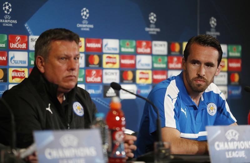 © Reuters. El Leicester no es favorito ante el Atlético, dice el defensa Fuchs