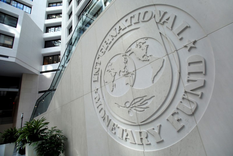 © Reuters. Logo do FMI em Washington, nos Estados Unidos