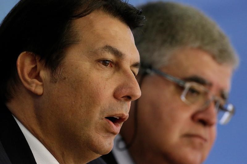 © Reuters. Maia  e Marun durante entrevista no Palácio do Planalto