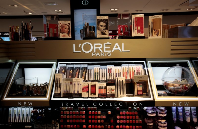 © Reuters. A cosmetic display of French cosmetics group L'Oreal is seen during the inauguration of the commercial zone at the Nice international airport Terminal 1 in Nice