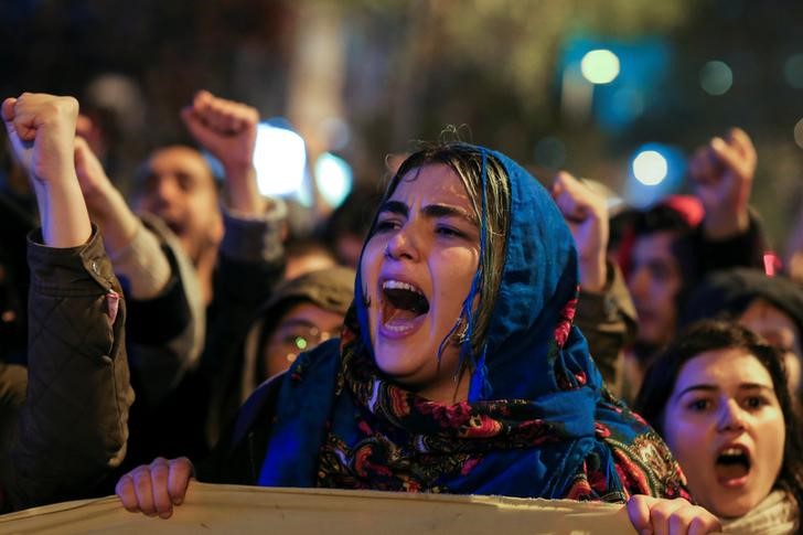 © Reuters. المعارضة تسعى لإبطال نتيجة الاستفتاء وسلطات إردوغان تصبح واقعا في تركيا