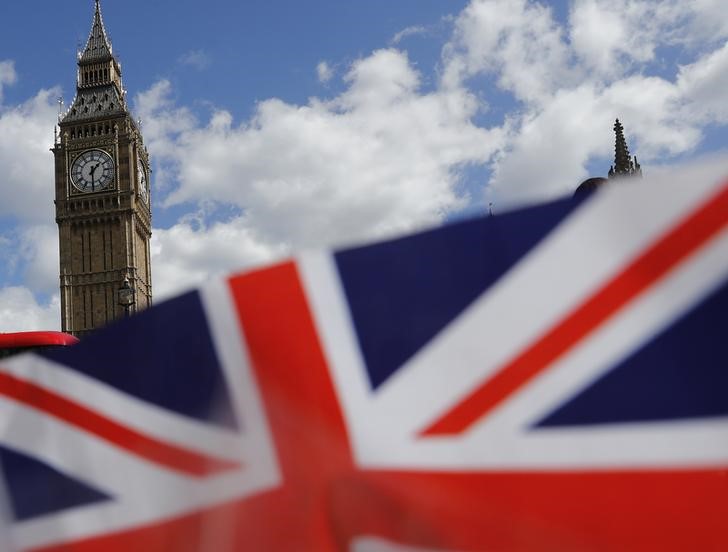 © Reuters. Bandeira britânica perto do Parlamento em Londres