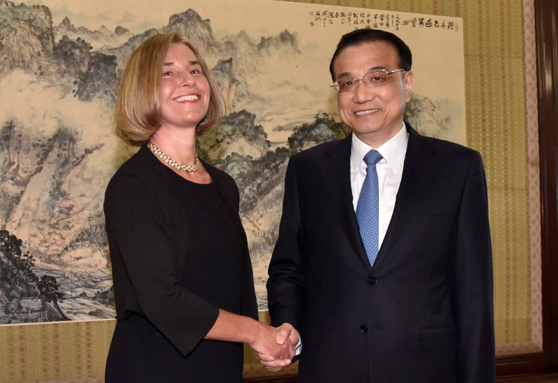 © Reuters. Chinese Premier Li Keqiang shakes hands with the European Union's foreign policy chief, Federica Mogherini before their meeting at the Zhongnanhai leadership compound in Beijing
