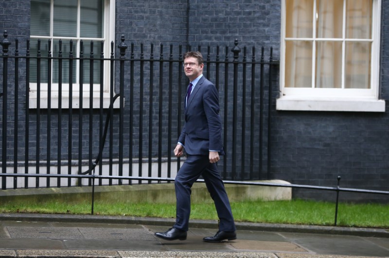 © Reuters. Britain's Secretary of State for Business, Energy and Industrial Strategy Greg Clark arrives at 10 Downing Street for a cabinet meeting ahead of the budget in London