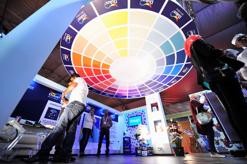 © Reuters. FILE PHOTO: Visitors are seen at the Dulux Coatings pavilion at the second "International Exhibition for Rebuild Libya" in Benghazi