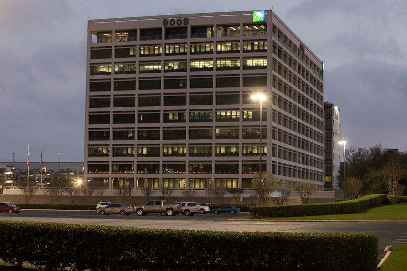 © Reuters. FILE PHOTO: A view of the Aramco building in Houston, Texas