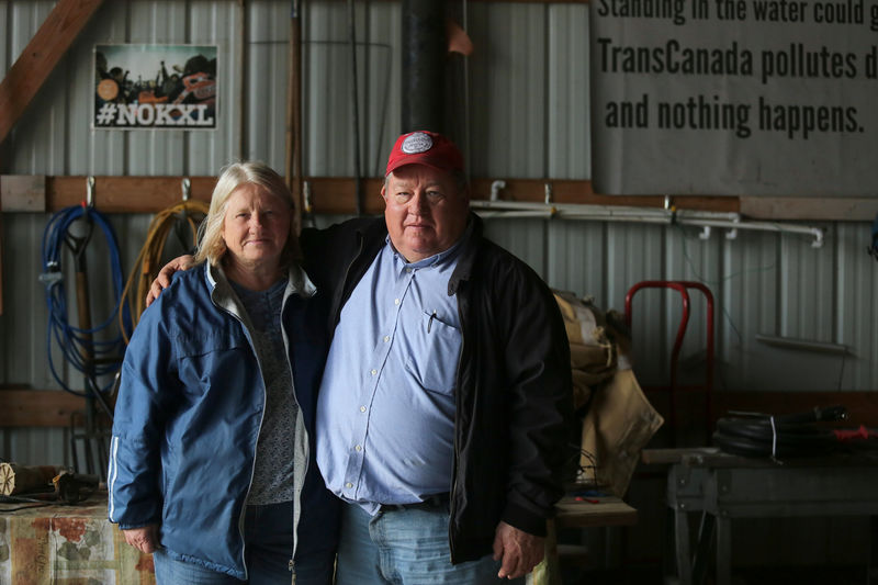 © Reuters. Art and Helen Tanderup are against the proposed Keystone XL Pipeline that would cut through the farm where they live near Neligh