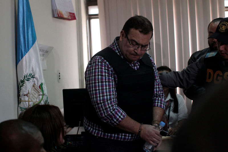 © Reuters. Duarte, former governor of Mexican state Veracruz, appears in a court for extradition proceedings in Guatemala City